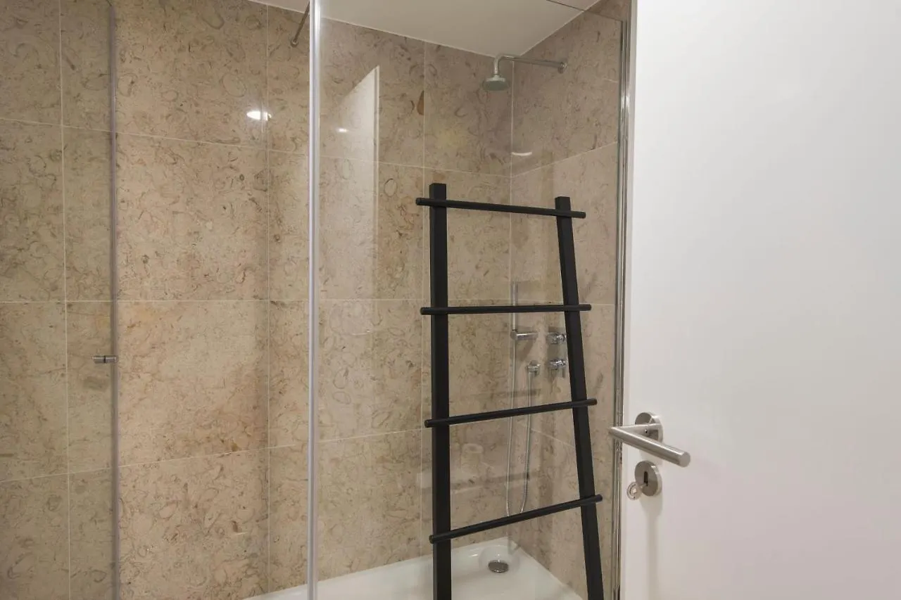 ליסבון Lovelystay - Modern And Colourful Flat In The Heart Of Graca דירה