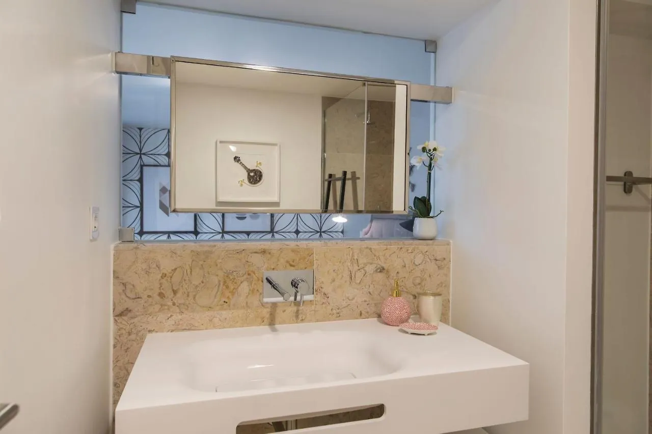 ליסבון Lovelystay - Modern And Colourful Flat In The Heart Of Graca 0*,