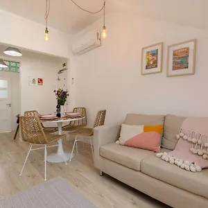 Apartamento New Bright And Cozy In Graca, Lisboa