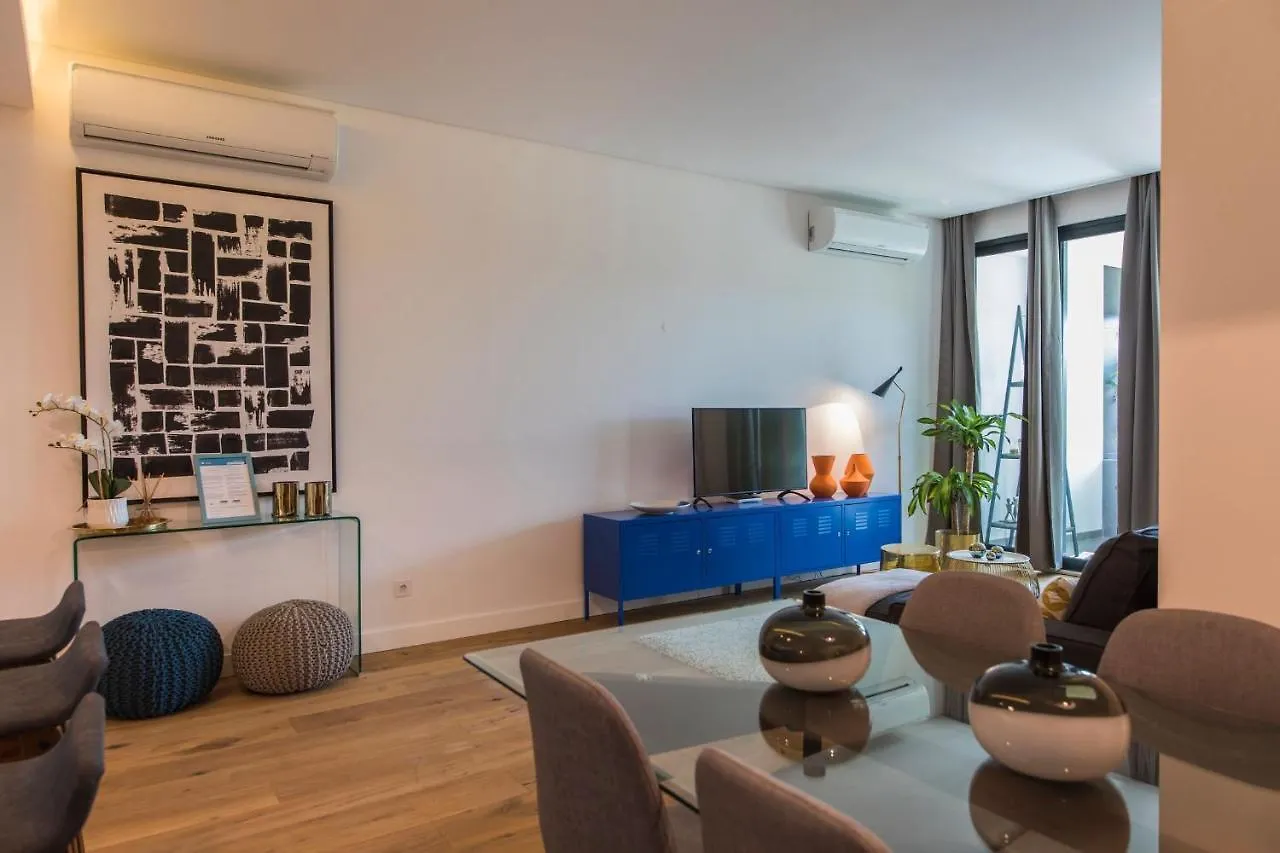 Apartment Lovelystay - Modern And Colourful Flat In The Heart Of Graca Lisbon
