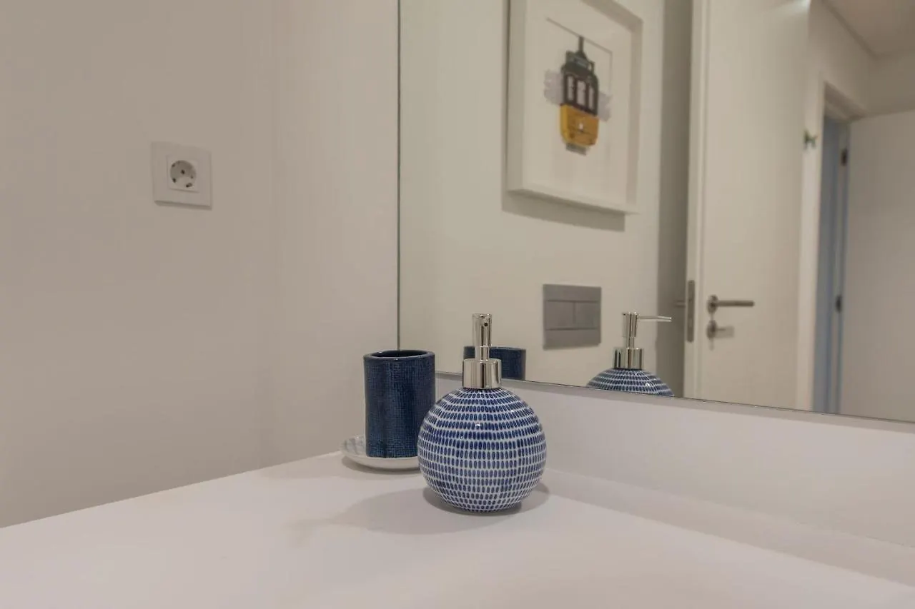 Apartment Lovelystay - Modern And Colourful Flat In The Heart Of Graca Lisbon Portugal