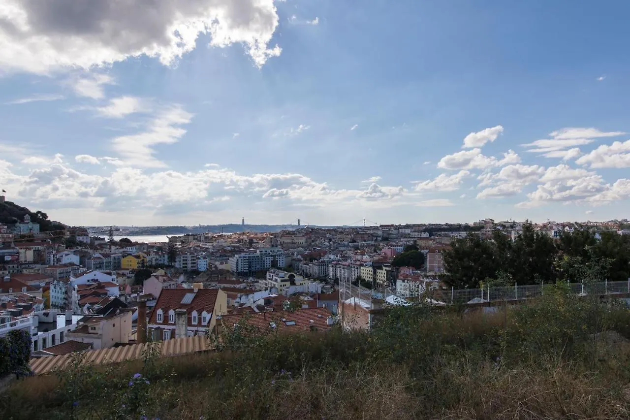 Lovelystay - Modern And Colourful Flat In The Heart Of Graca Lisbon 0*,