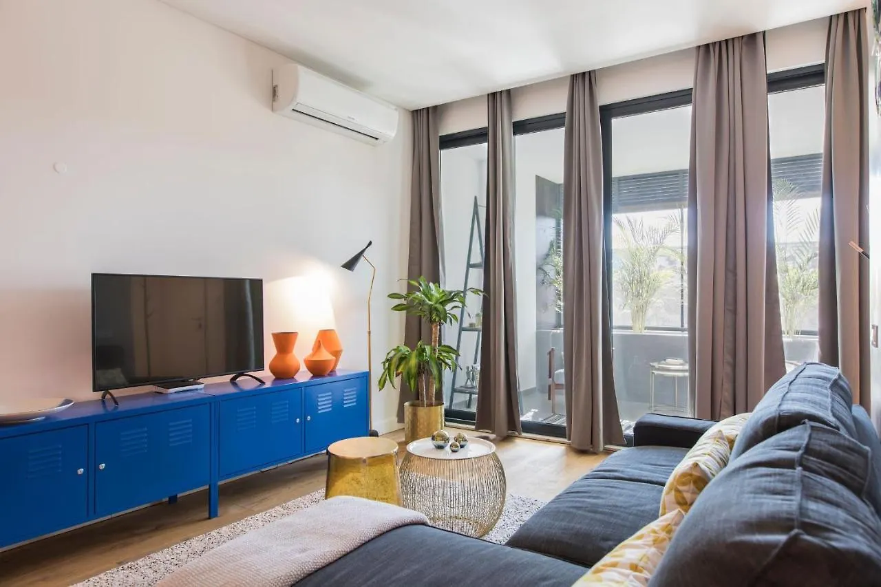 Lovelystay - Modern And Colourful Flat In The Heart Of Graca Lisbon 0*,