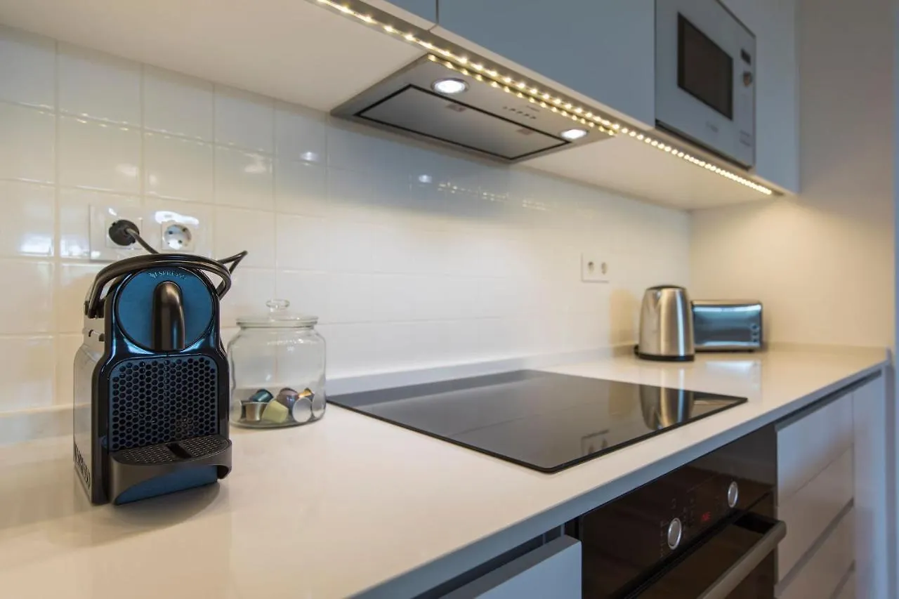 Apartment Lovelystay - Modern And Colourful Flat In The Heart Of Graca Lisbon Portugal